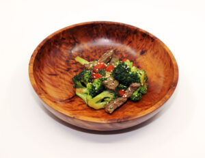 Stegt oksekød med grøntsager og østerssovs (Nuea Pad Nahm Man Hoi)