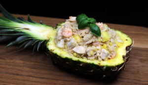 Stegte ris med ananas og rejer